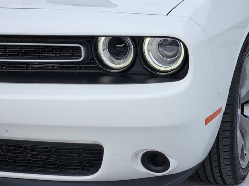 Used 2016 Dodge Challenger SXT RWD image 10