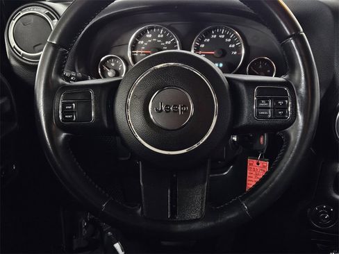 Used 2015 Jeep Wrangler Unlimited Sahara image 18