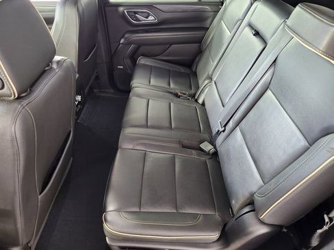 Used 2023 GMC Yukon XL SLT AWD/4WD image 14