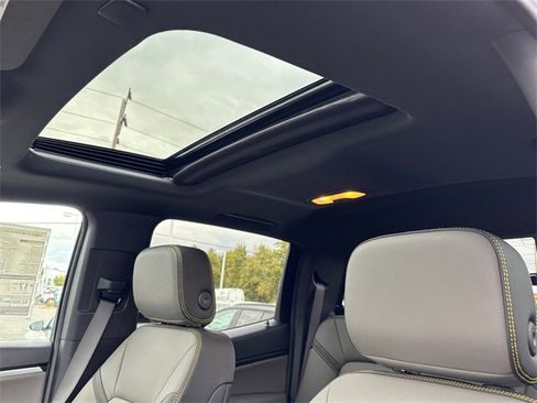 New 2026 Chevrolet Colorado ZR2 w/ Off-Road Front Bumper Package image 31