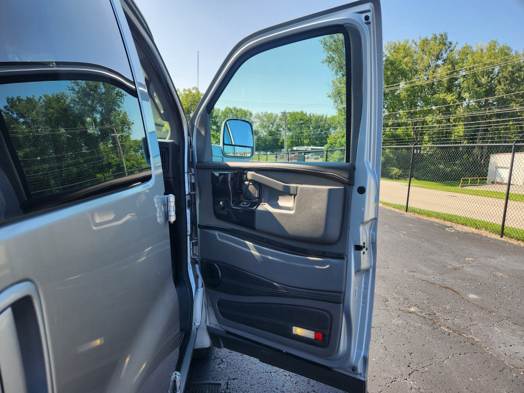 Used 2022 GMC Savana 2500 w/ Enhanced Convenience Package RWD image 45