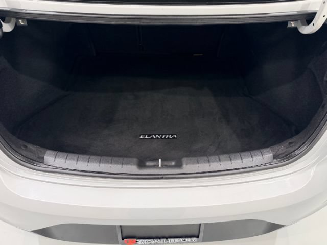 Used 2020 Hyundai Elantra SE FWD image 28