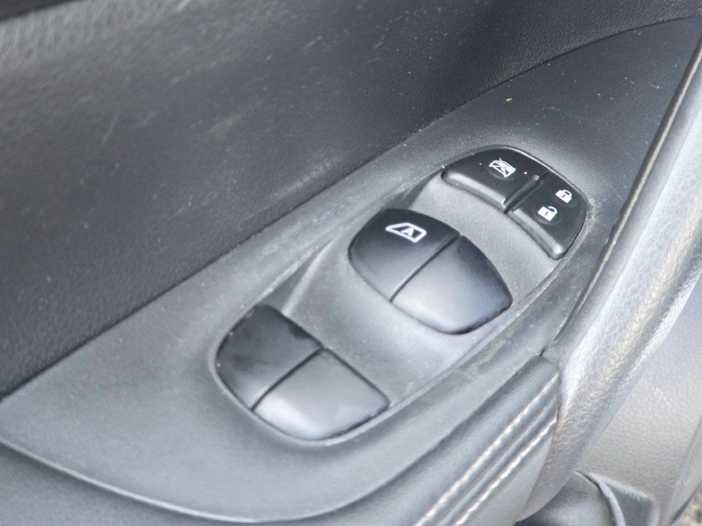 Used 2017 Nissan Rogue S AWD/4WD image 20