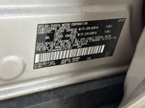 Used 2023 Toyota Venza LE AWD/4WD image 25