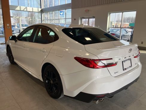 Used 2025 Toyota Camry SE image 7