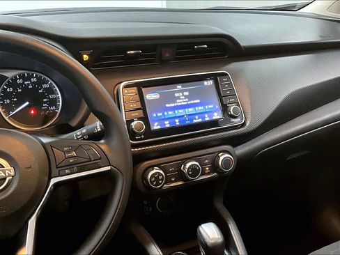 Used 2022 Nissan Kicks S image 14