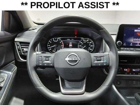 Used 2025 Nissan Rogue SV AWD/4WD image 7