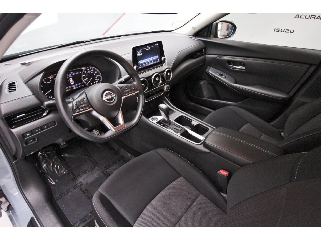 Used 2025 Nissan Sentra SV FWD image 12