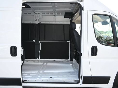 Used 2026 RAM ProMaster 2500 w/ Convenience Group FWD image 16