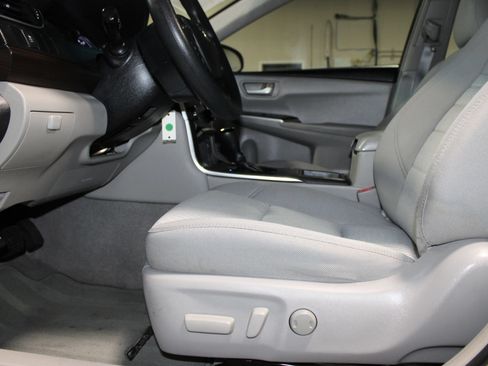 Used 2016 Toyota Camry LE FWD image 23