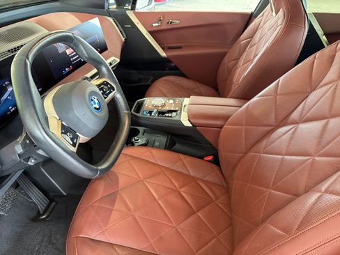 Used 2023 BMW iX xDrive50 w/ Premium Package image 11