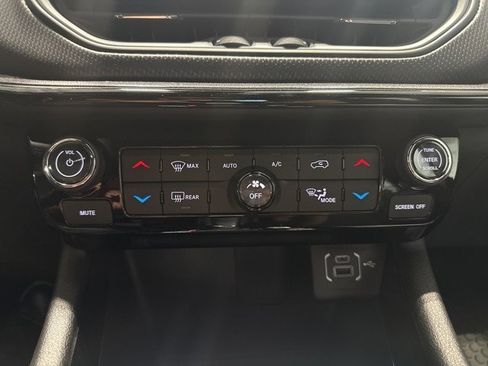 New 2025 Jeep Compass Latitude w/ Sun & Sound Group image 16