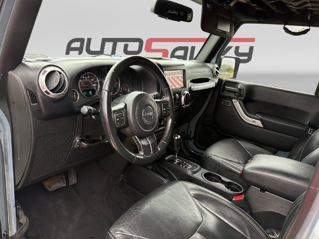 Used 2015 Jeep Wrangler Unlimited Sahara w/ Max Tow Package AWD/4WD image 10