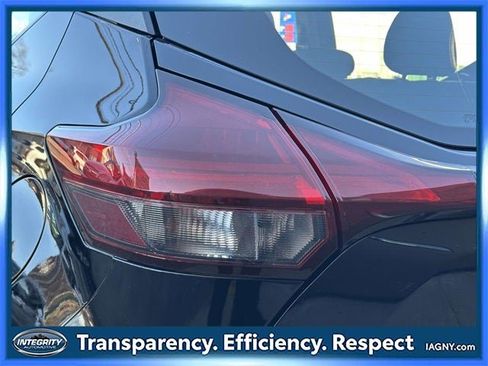 Used 2021 Nissan Kicks S image 11