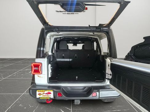 Used 2024 Jeep Wrangler Unlimited Rubicon image 16