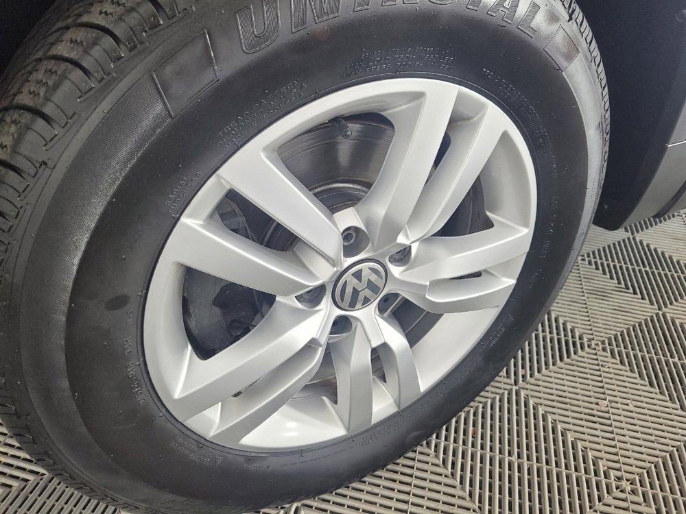 Used 2016 Volkswagen Tiguan S FWD image 31