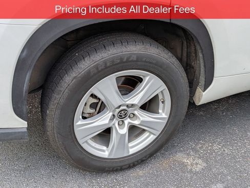Used 2022 Toyota Highlander L FWD image 8