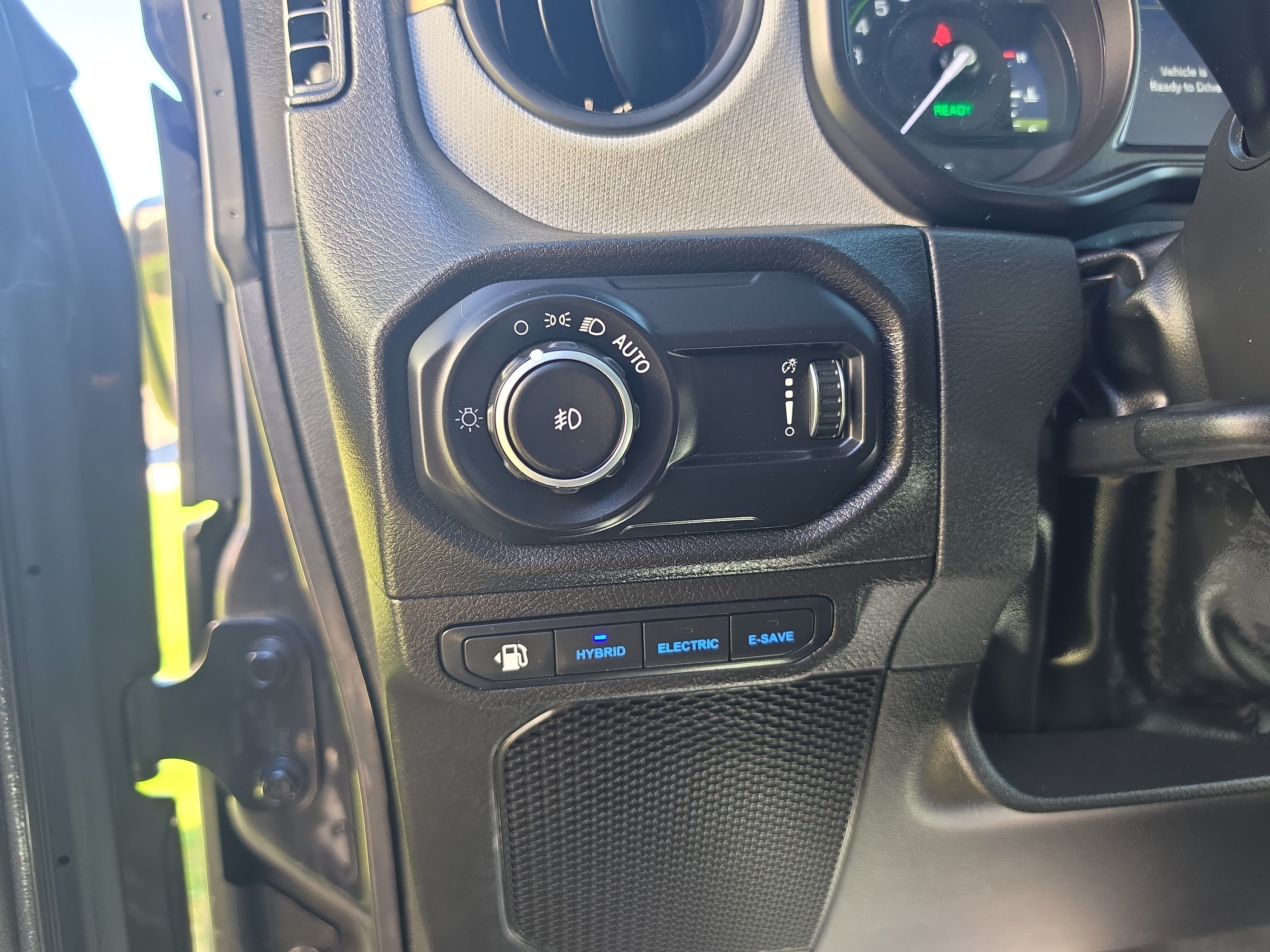 Used 2024 Jeep Wrangler Unlimited w/ Convenience Group AWD/4WD image 20
