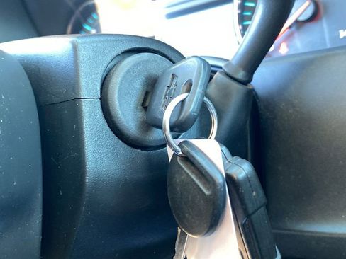 Used 2018 Chevrolet Silverado 1500 LT w/ Texas Edition image 27