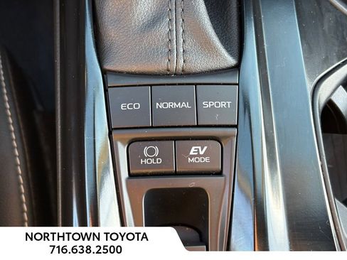 Used 2025 Toyota Camry SE w/ Convenience Package image 13