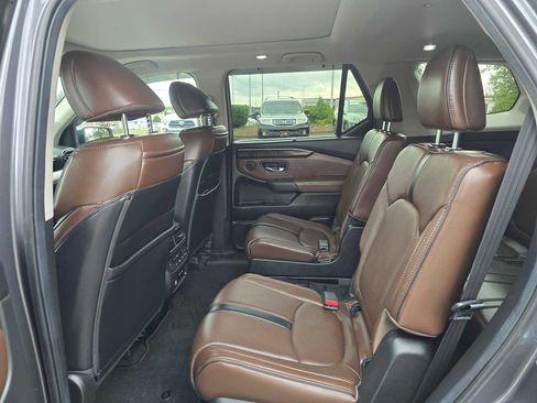 Used 2025 Honda Pilot Elite image 18