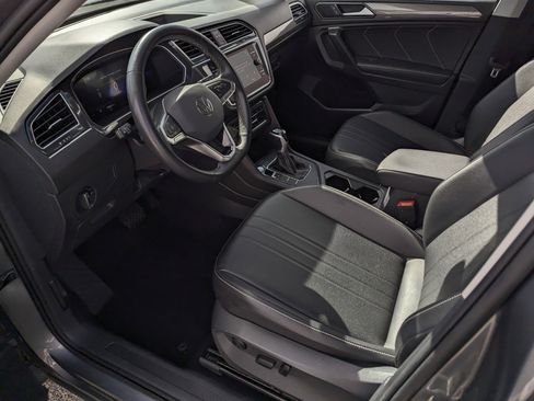 Used 2023 Volkswagen Tiguan SE image 10