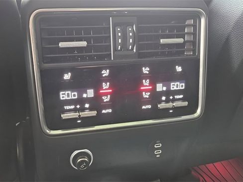 Used 2023 Porsche Cayenne image 21