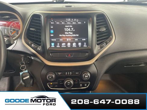 Used 2015 Jeep Cherokee Latitude w/ Cold Weather Group image 15