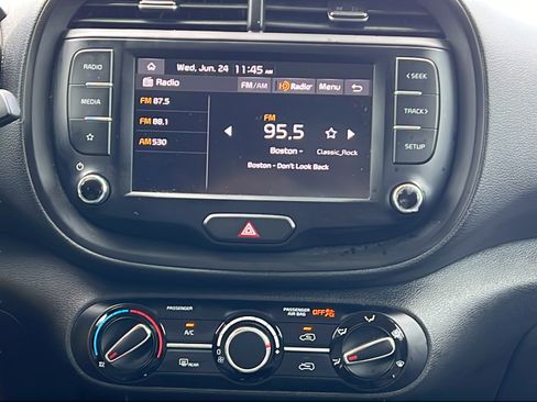 Used 2023 Kia Soul LX w/ LX Technology Package FWD image 14