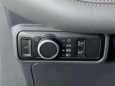 Used 2025 Ford Explorer Active RWD image 17