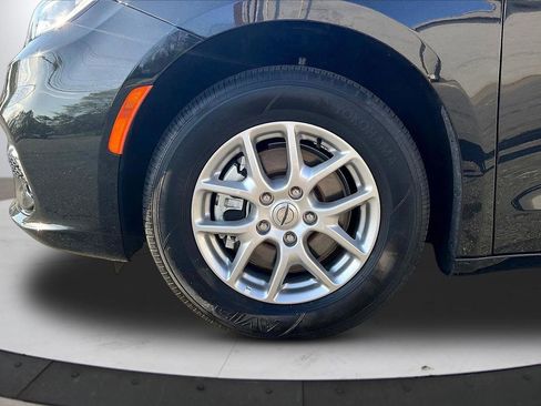 Used 2025 Chrysler Pacifica Select FWD image 34