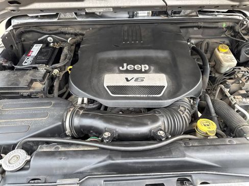 Used 2014 Jeep Wrangler Unlimited Sport w/ Quick Order Package 24S AWD/4WD image 41