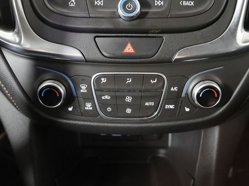 Used 2020 Chevrolet Equinox Premier image 42