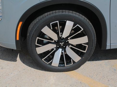 New 2025 Mitsubishi Outlander SEL image 2