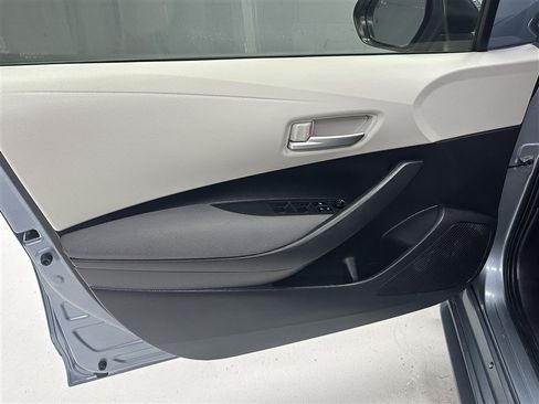 Used 2020 Toyota Corolla LE FWD image 18