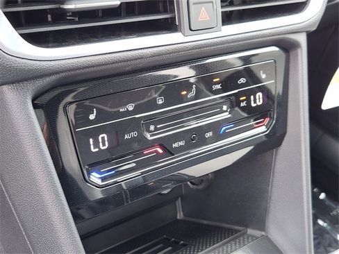 New 2025 Volkswagen Taos SE image 19