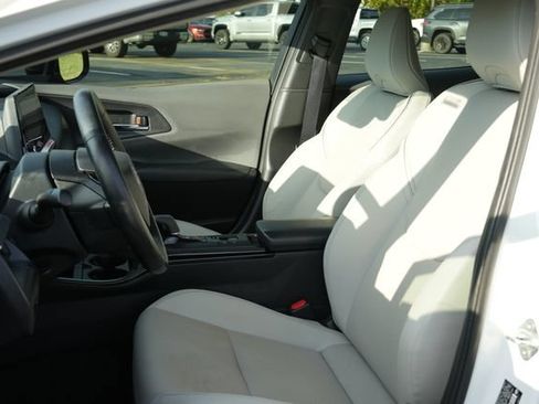 Used 2024 Toyota Prius XLE FWD image 21