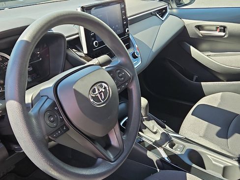 Used 2020 Toyota Corolla LE FWD image 12