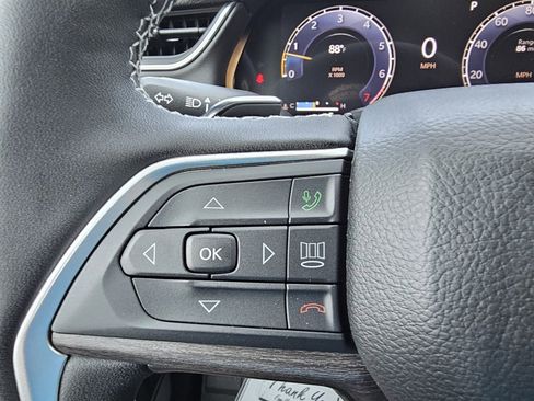 New 2025 Jeep Grand Cherokee Limited w/ Black Appearance Package image 21