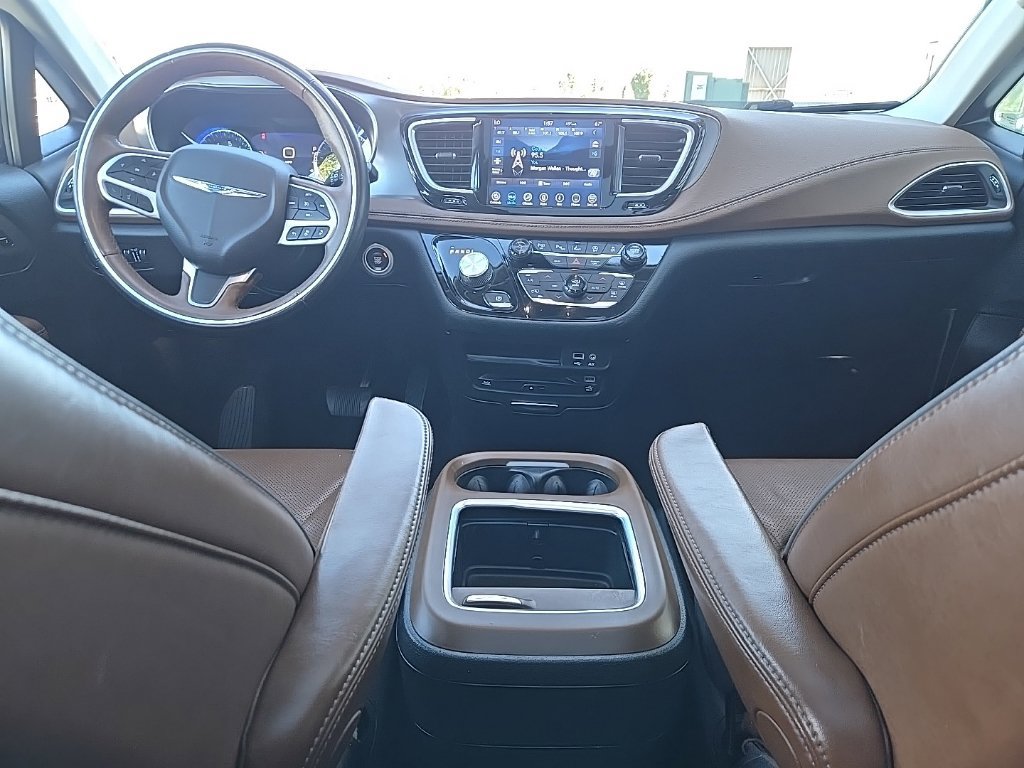 Used 2018 Chrysler Pacifica Limited w/ Tire & Wheel Group FWD image 42