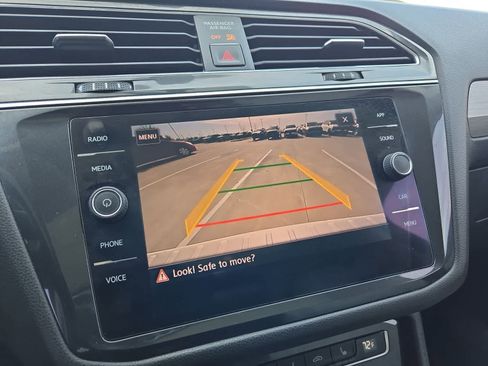 Used 2018 Volkswagen Tiguan SE image 28