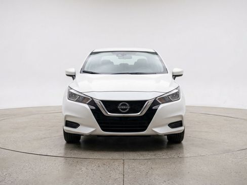 Used 2025 Nissan Versa SV image 2