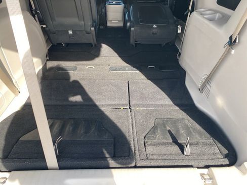 Used 2021 Chrysler Pacifica Touring-L w/ Uconnect Theater Family Group image 36