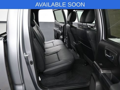 Used 2021 Toyota Tacoma TRD Off-Road w/ TRD Premium Off Road Package image 31