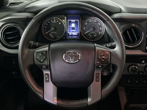 Used 2022 Toyota Tacoma TRD Sport w/ Technology Package image 16