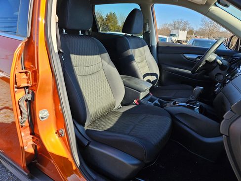 Used 2019 Nissan Rogue SV image 11