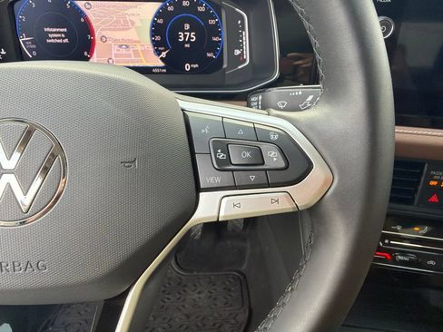 Used 2025 Volkswagen Jetta SEL FWD image 24