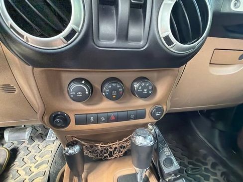 Used 2015 Jeep Wrangler Rubicon w/ Power Convenience Group AWD/4WD image 26