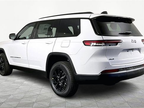 New 2025 Jeep Grand Cherokee L Laredo image 4