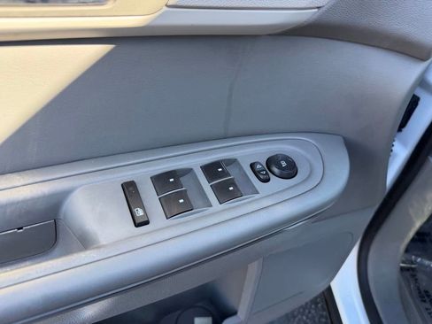 Used 2017 Chevrolet Traverse LT FWD image 21